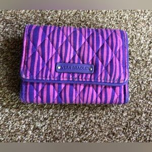 MAKE AN OFFER




Vera Bradley tri-fold wallet